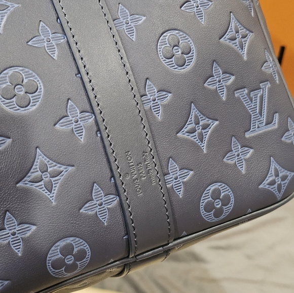 Louis Vuitton Keepall Bandouliere 50 Giant Monogram Shadow Blue Travel Bag Leath - Picture 11 of 16